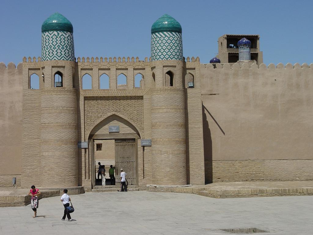 09-05-14_11-54-17khiva-071.JPG - Porte de la ville