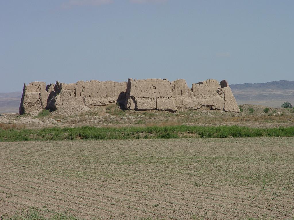09-05-15_10-07-11khorezm-011.JPG - Région du Karapalkistan: Forteresse Kyril Kala, ancien temple zoroastrien du 4°s