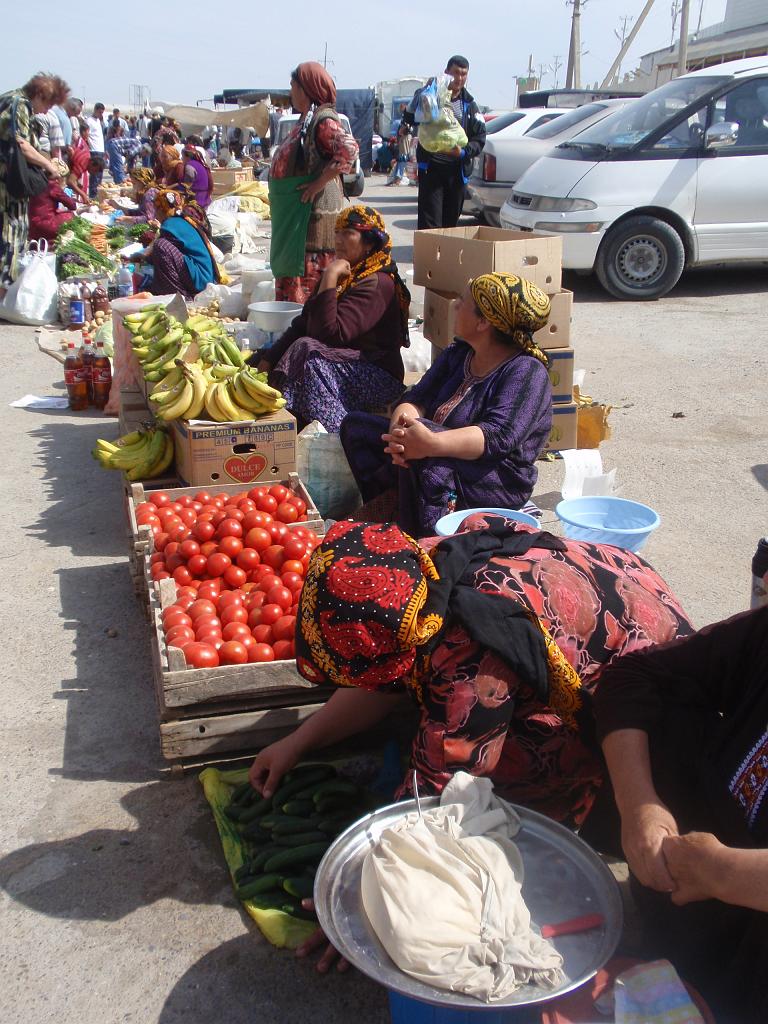 09-05-17_10-15-49Tolkoutchka-034.JPG - on trouve tout sur ce marché