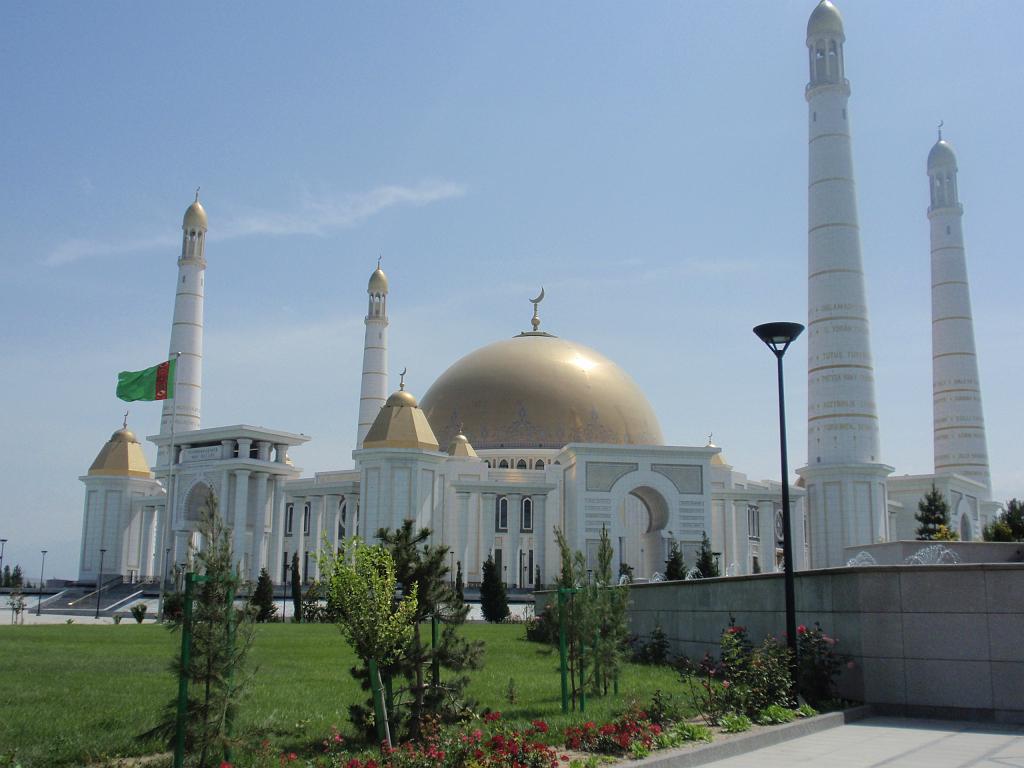 09-05-17_14-53-59ashgabat-017.JPG - la plus grande mosquée d' Asie centrale!