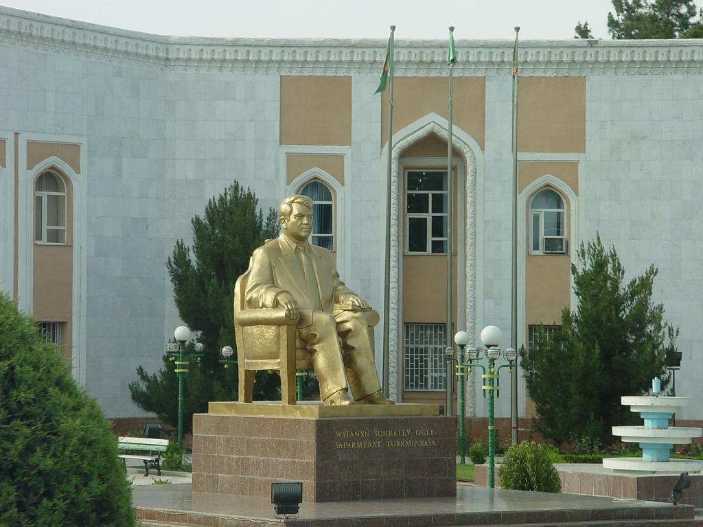 09-05-17_17-31-36ashgabat-021.JPG - le président Saparmourad  Niazov