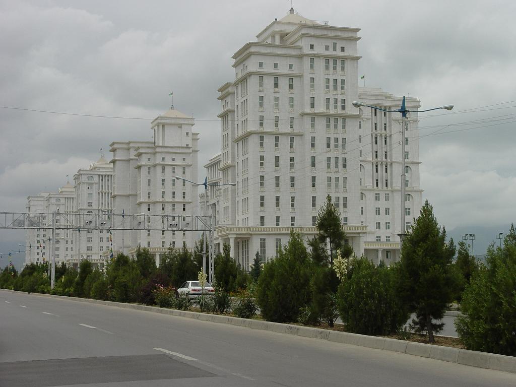 09-05-18_12-19-15ashgabat-075.JPG - jolis immeubles!