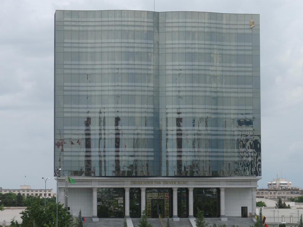 09-05-18_14-25-09ashgabat-086.JPG - un livre ouvert:immeuble de  la rédaction