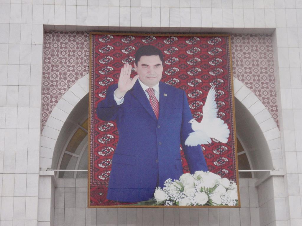 09-05-18_19-14-09ashgabat-102.JPG - Gourbangouly Berdymoukhammedov, le nouveau!