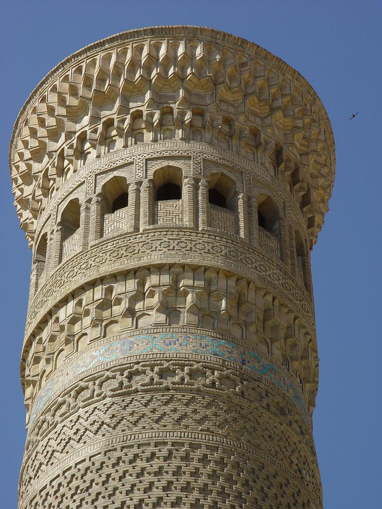 09-05-21_09-34-58boukhara-009.JPG - Détail du minaret, 16 fenêtres pour controler la ville
