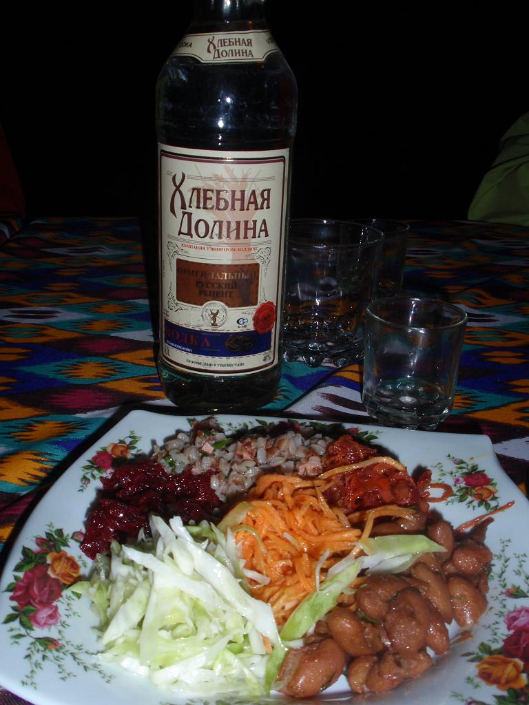 09-05-23_20-13-25Yanguikazgan-022.JPG - Diner au campement