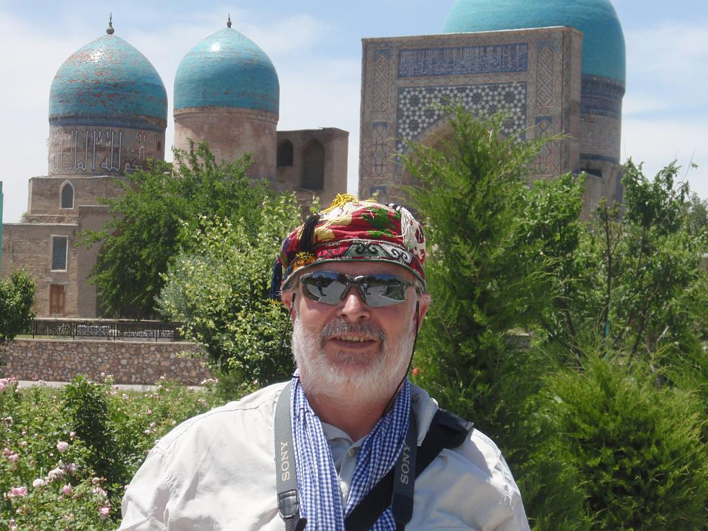 09-05-25_12-42-22Shakhrisabz-061.JPG - DorutTivalat( madrassah, mosquée) et joli touriste!
